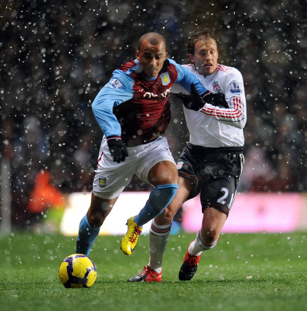 它为观众提 它为观众提